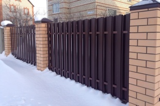 Забор из евроштакетника в шахматном порядке 30 метров фото в Менделеево