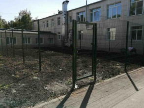 3D заборы для школы 15 метров фото в Менделеево