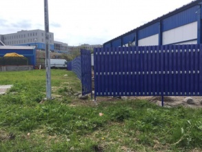 Забор из евроштакетника с бетонированием столбов 240 метров фото недорого