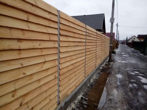 Деревянный забор елочка 150 метров фото в Менделеево