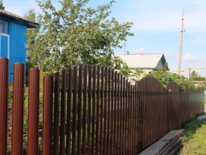 Забор из евроштакетника с утрамбовкой щебнем 48 метров фото в Менделеево