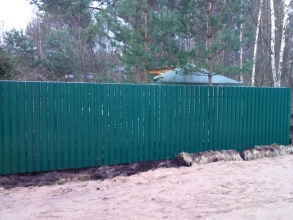 Забор из евроштакетника с бетонированием столбов 135 метров фото недорого под ключ