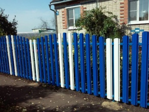 Забор из евроштакетника с бетонированием столбов 38 метров фото цена за метр