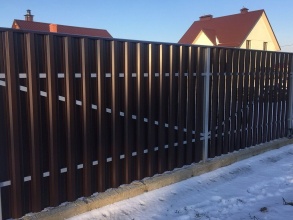 Забор из евроштакетника в шахматном порядке 10 соток фото в Менделеево