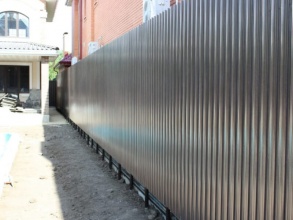 Забор из евроштакетника на ленточном фундаменте 57 метров фото в Менделеево